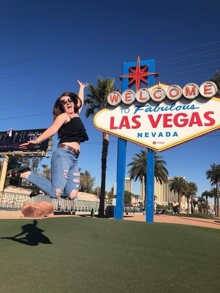 Wives in Vegas Hotel Rooms #CIEuxK6q