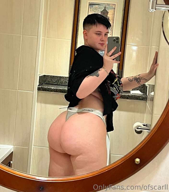Bubble booty short haired tomboy #2q2DhQR7